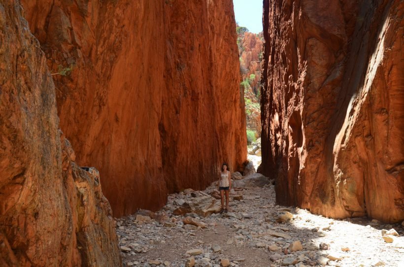 Uluru_Justina_Australijoje Australija, kelionės Australijoje, Keliautojų įspūdžiai, Studijos Australijoje, Kelionės, Uluru, Australijos dykuma