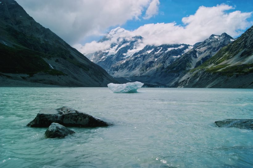 N. Zelandija Jaunimo keliones, youth travels, Naujoji Zelandija, New Zealand, travelers, mountains, van, clifts, river, lake