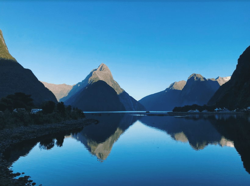 N. Zelandija Jaunimo keliones, youth travels, Naujoji Zelandija, New Zealand, travelers, mountains, van, clifts, river, lake