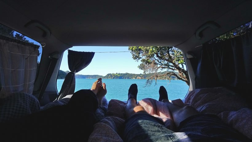 N. Zelandija Jaunimo keliones, youth travels, Naujoji Zelandija, New Zealand, travelers, mountains, van, clifts, river, lake